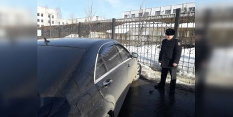 В Чебоксарах у мужчины забрали Mercedes-Benz, как только нашли на парковке