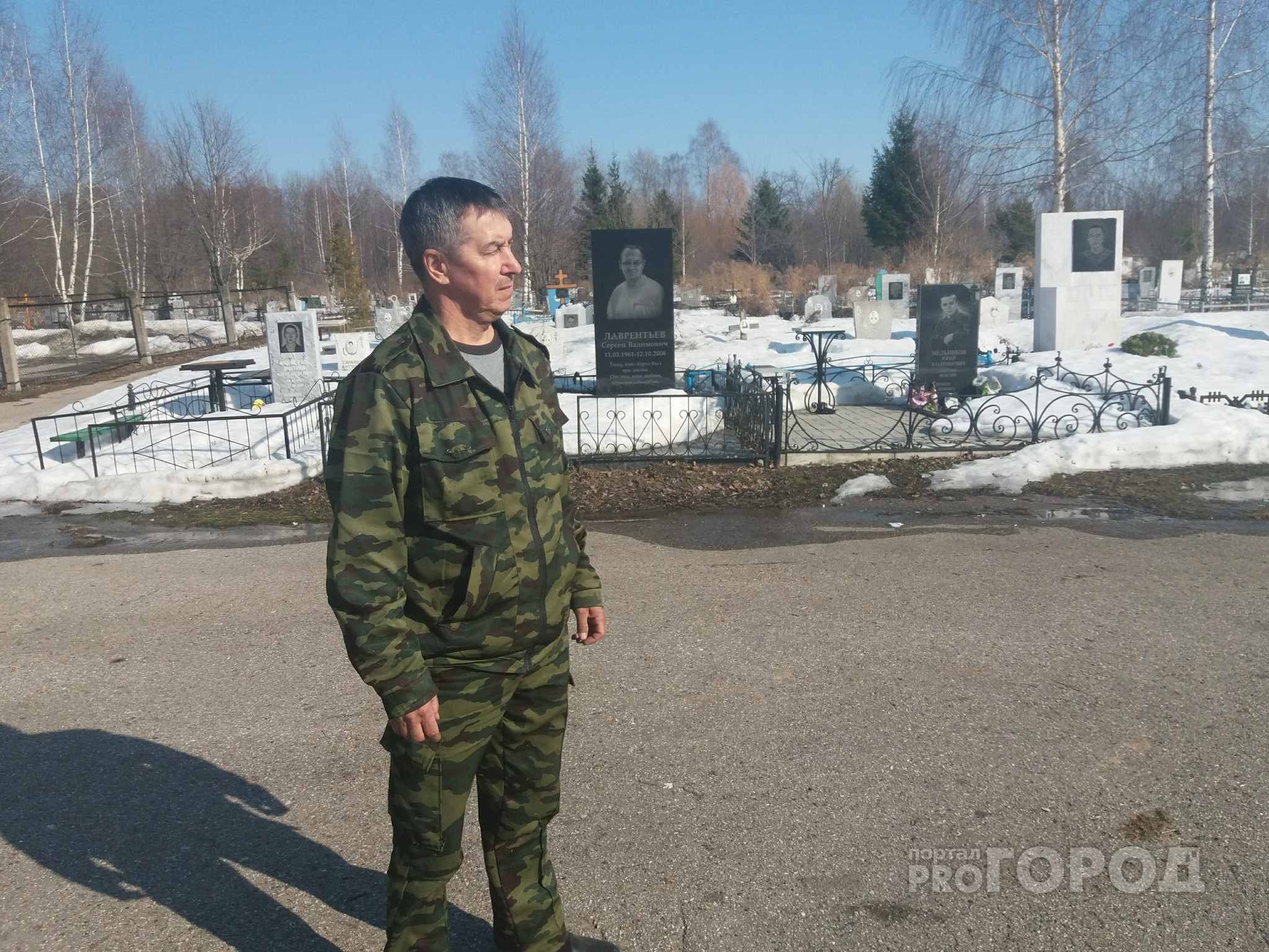 Охранник Карачуринского кладбища: "Раньше я служил в Вооруженных силах России"