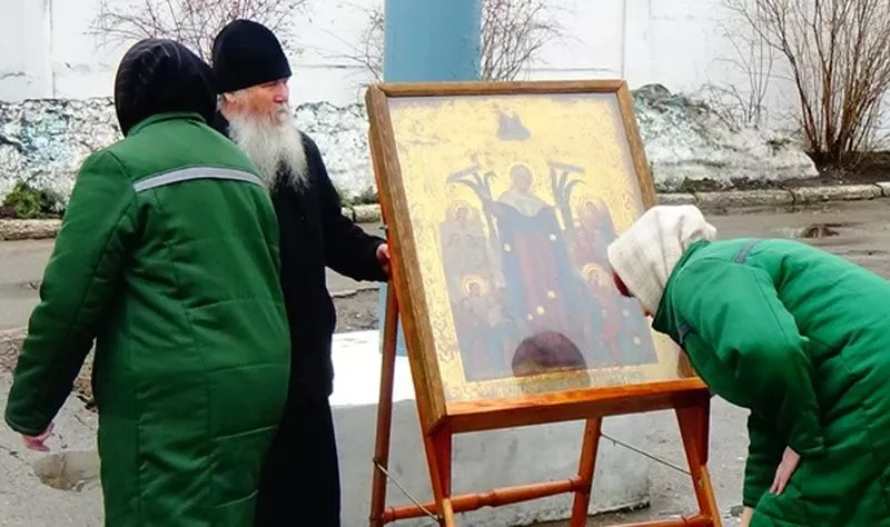 Фото к статье: В чувашскую колонию привезли икону «Всех скорбящих радость»