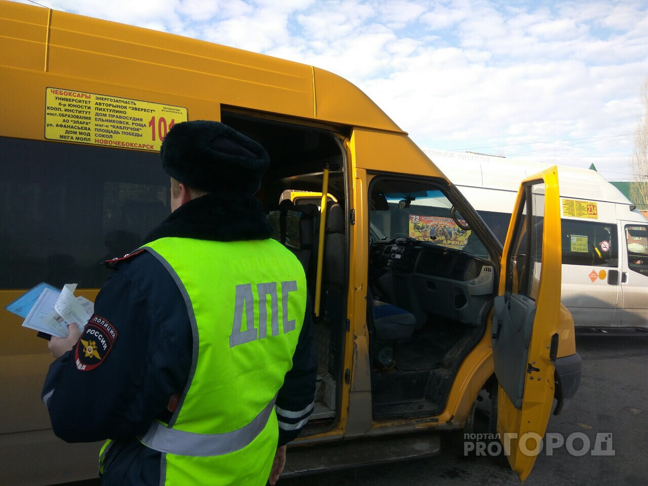 В Новочебоксарске приставы арестовали маршрутку 101-с во время рейса