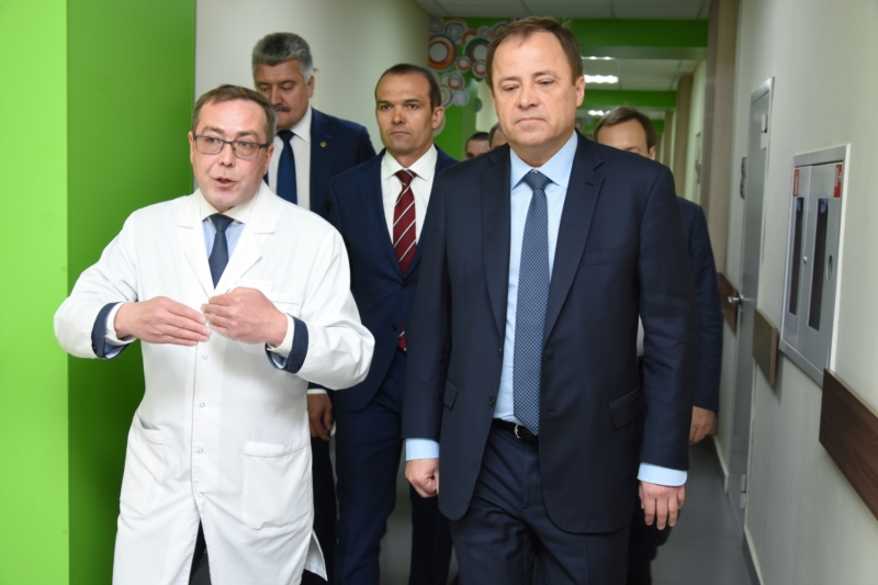 Игнатьев показал представителю президента преимущества детской больницы в Чебоксарах