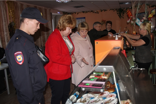 В Новочебоксарске глава администрации вышла в рейд по заведениям, продающим алкоголь