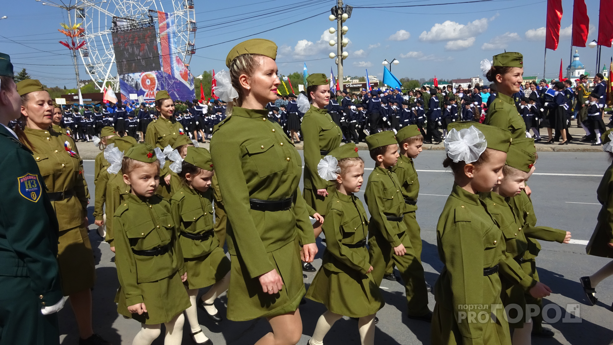 3500 дошколят и юноармейцев прошли маршем по Красной площади Чебоксар