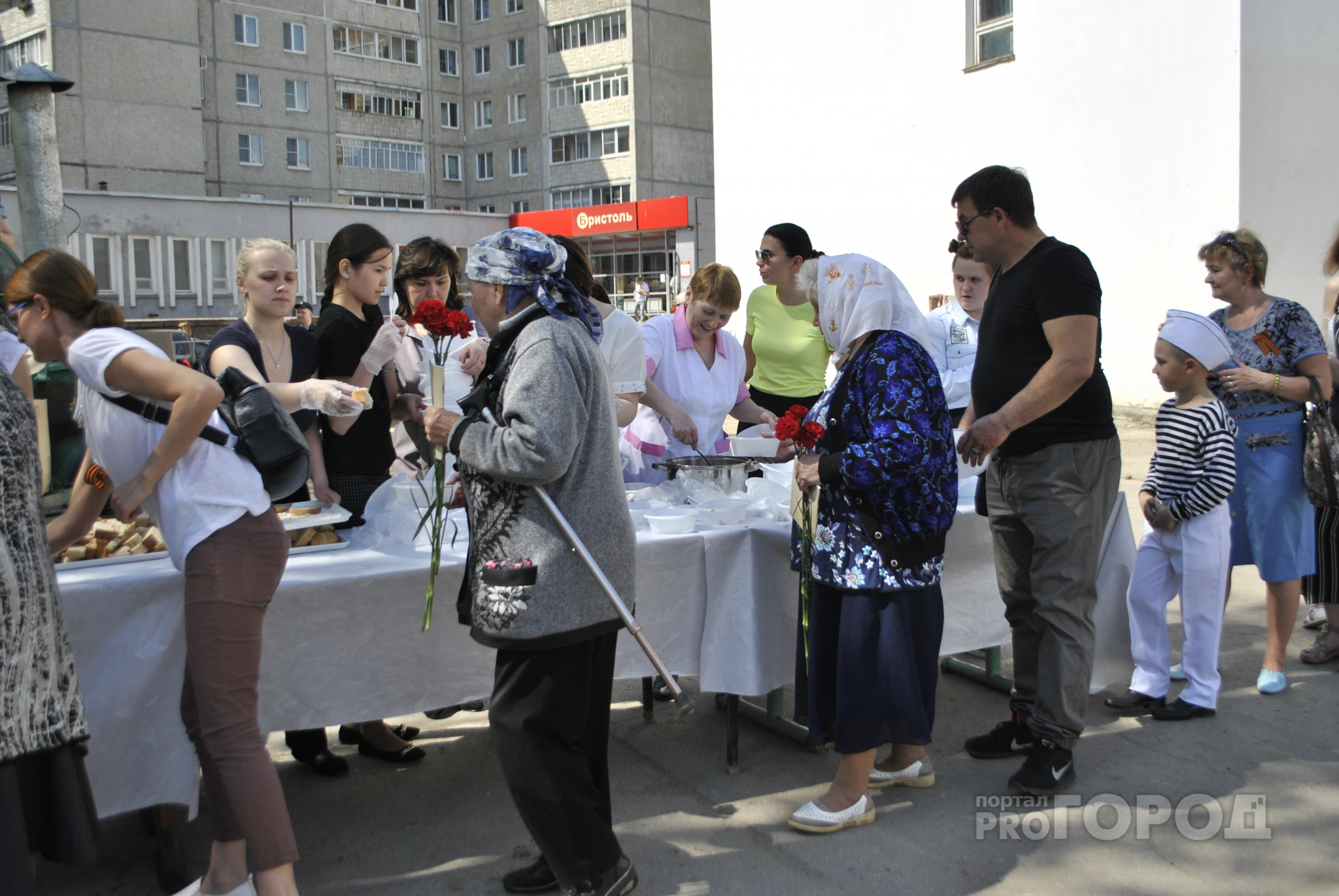 В Новочебоксарске солдатской кашей накормили почти тысячу человек
