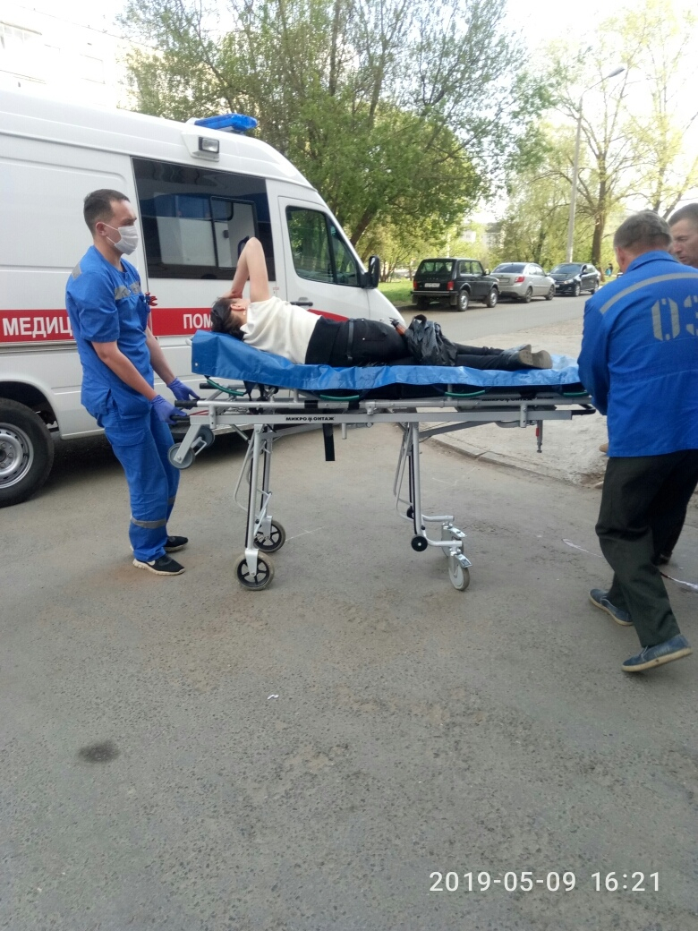 В Новочебоксарске горожанка упала на асфальт и разбила себе голову