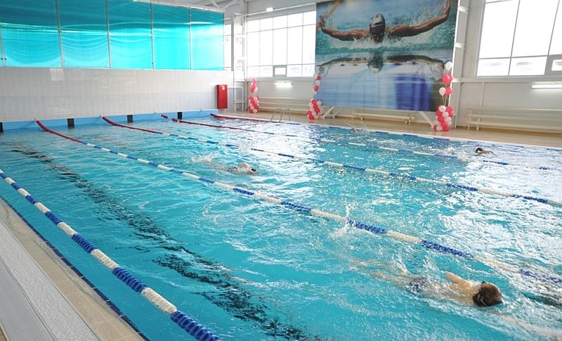Чиновники предлагают учить детей плавать с начальной школы