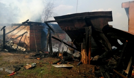 Во время грозы в Моргаушском районе вспыхнуло подворье