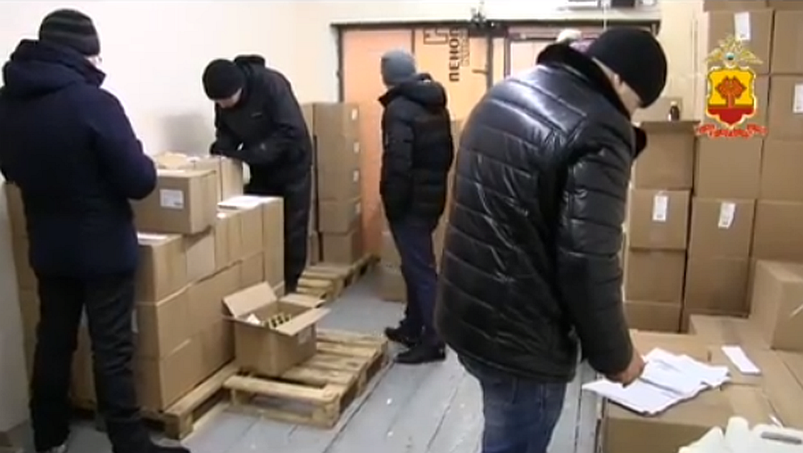 В Чебоксарах задержали крупную партию фанфуриков на полмиллиона рублей