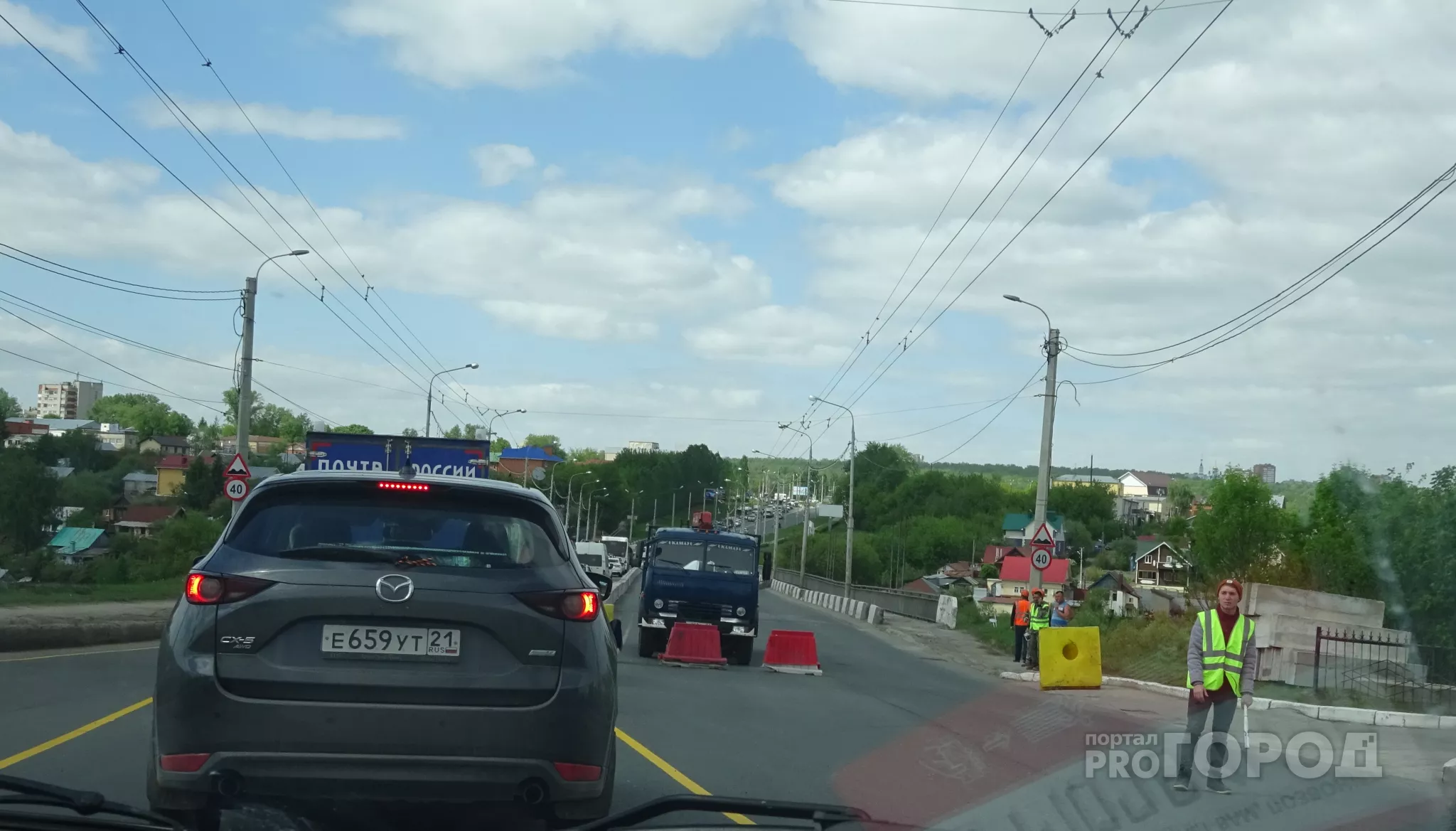 Фото к статье: В Чебоксарах на все лето перекрыли половину Сугутского моста