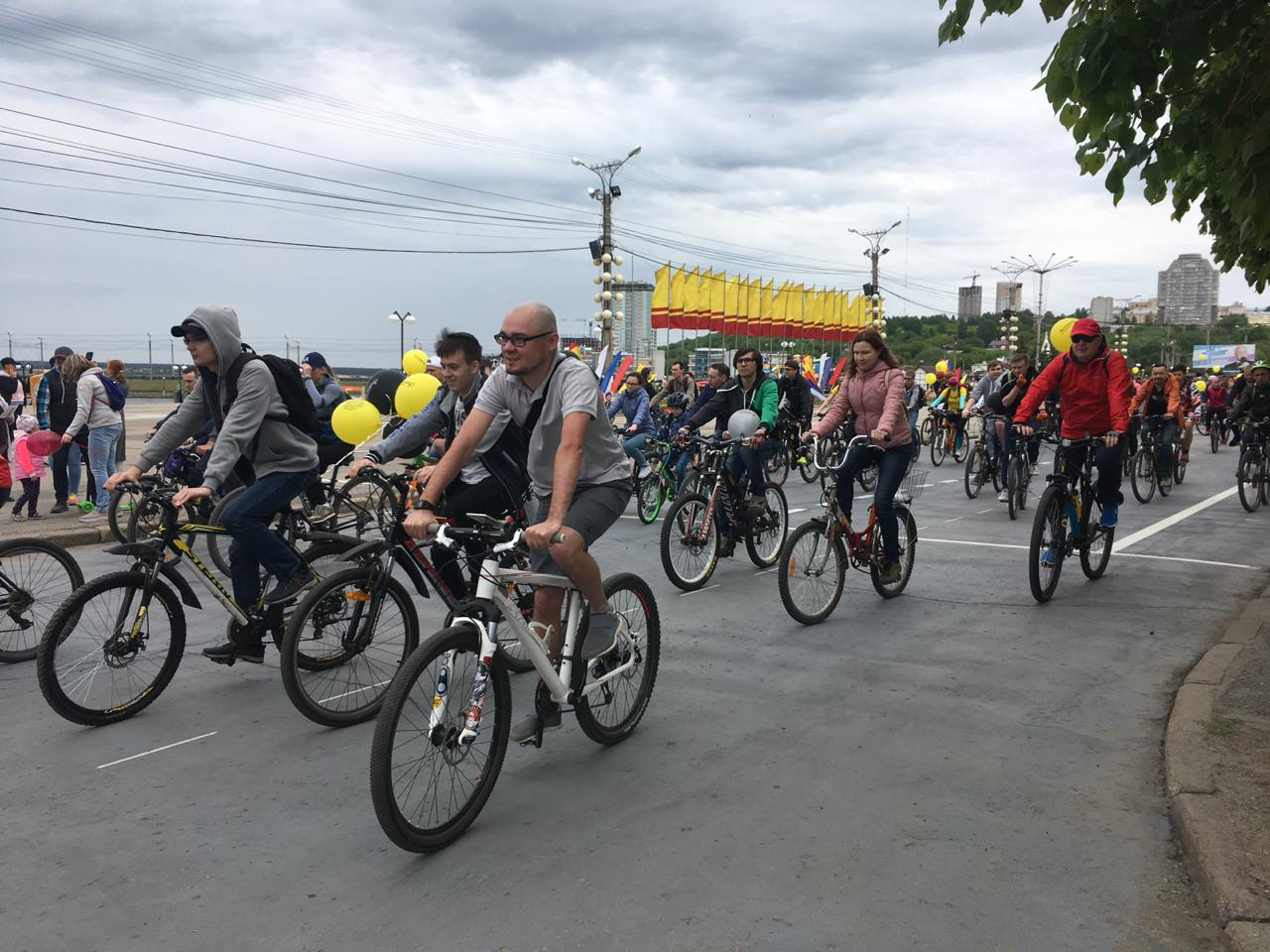 Более тысячи чебоксарцев проехали на велосипедах по улицам города