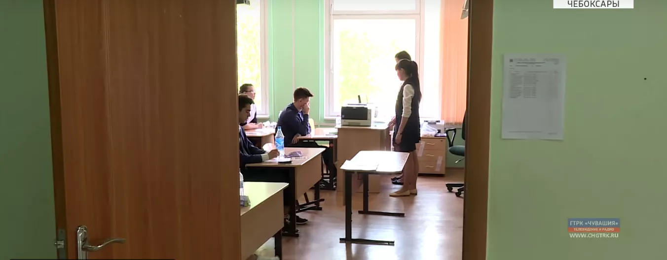 Фото к статье: С ЕГЭ по русскому языку выгнали 4 выпускников