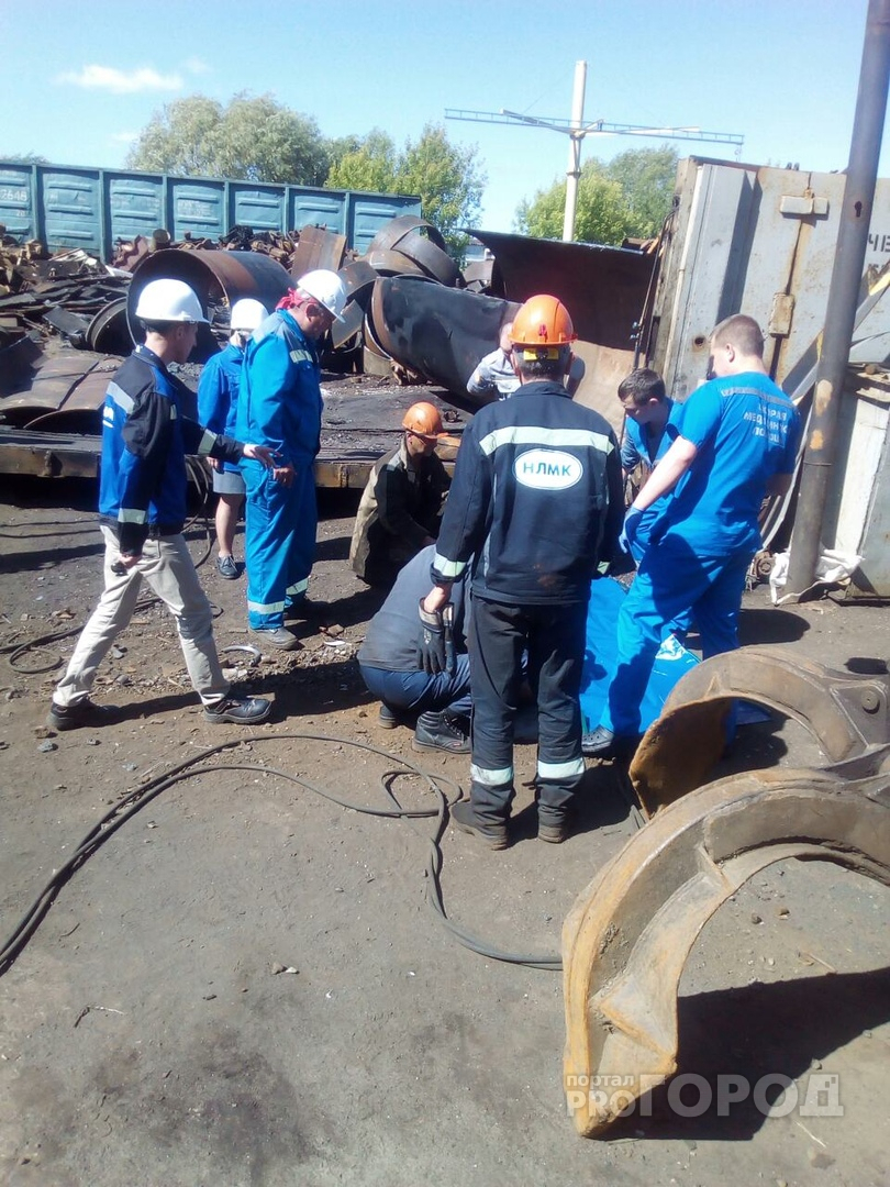 В Чебоксарах на работника упала металлическая конструкция