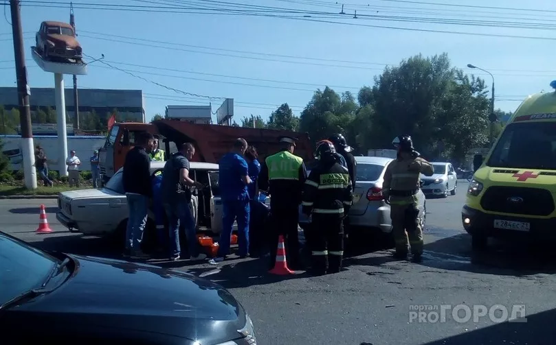 Фото к статье: На Марпосадском шоссе в массовом ДТП пострадали 6 человек