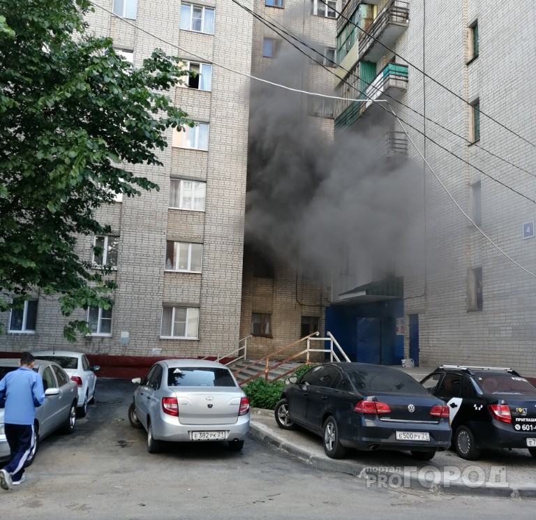 В Новоюжном районе утром загорелось общежитие