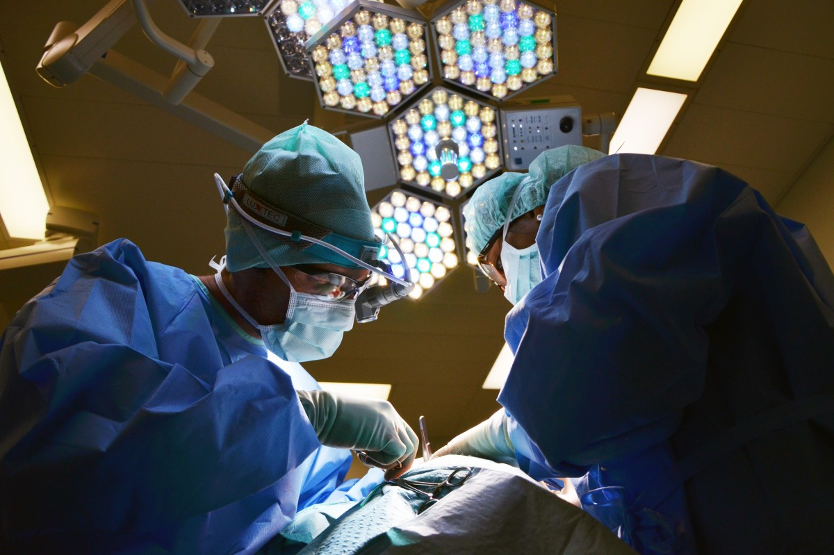 В Чебоксарах врач брал с пациентов деньги за срочные операции