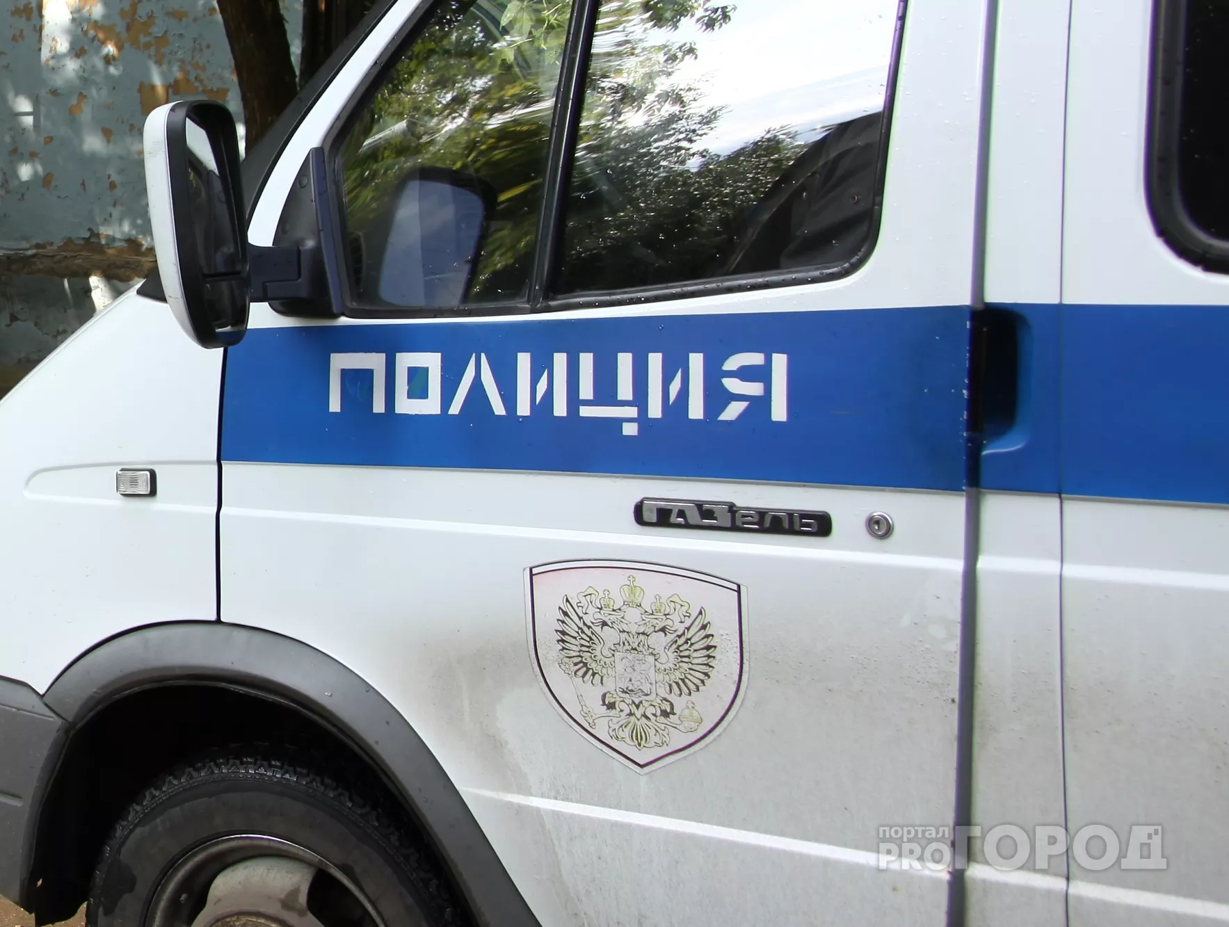 Фото к статье: В Новочебоксарске пьяный полицейский сломал ногу случайному прохожему