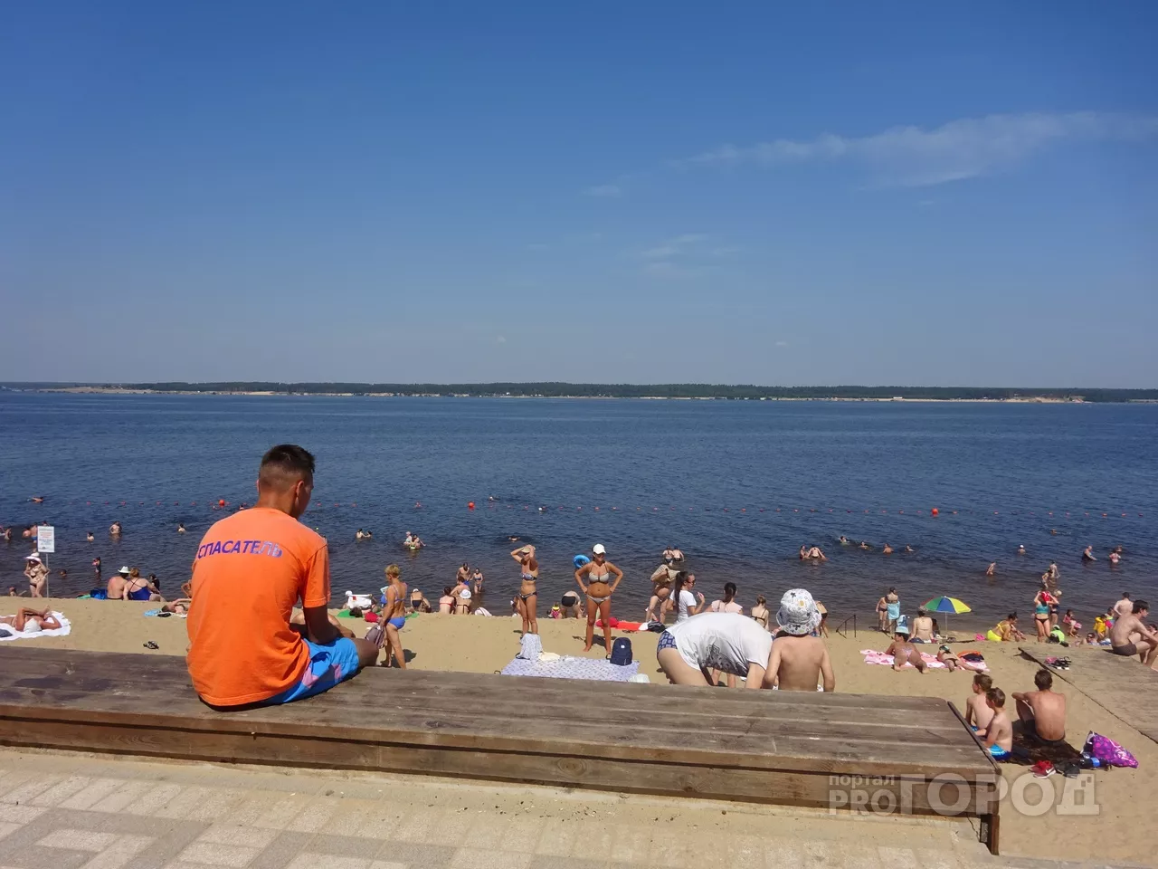 Фото к статье: В Чебоксарах спасатели за один день вытащили из воды четверых детей