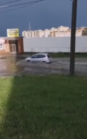 Выходные жителям Чувашии испортили большие лужи после дождя в квартирах и возле домов