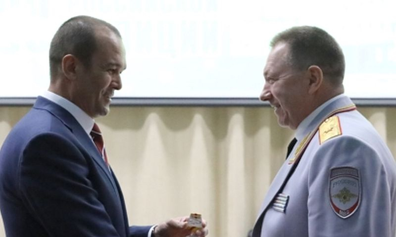 Экс-министр внутренних дел по Чувашии получил от Игнатьева награду