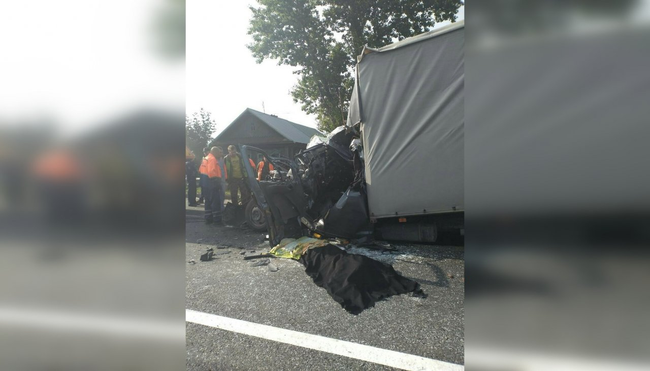 Водитель из Чувашии уснул за рулем грузовика и влетел в фуру
