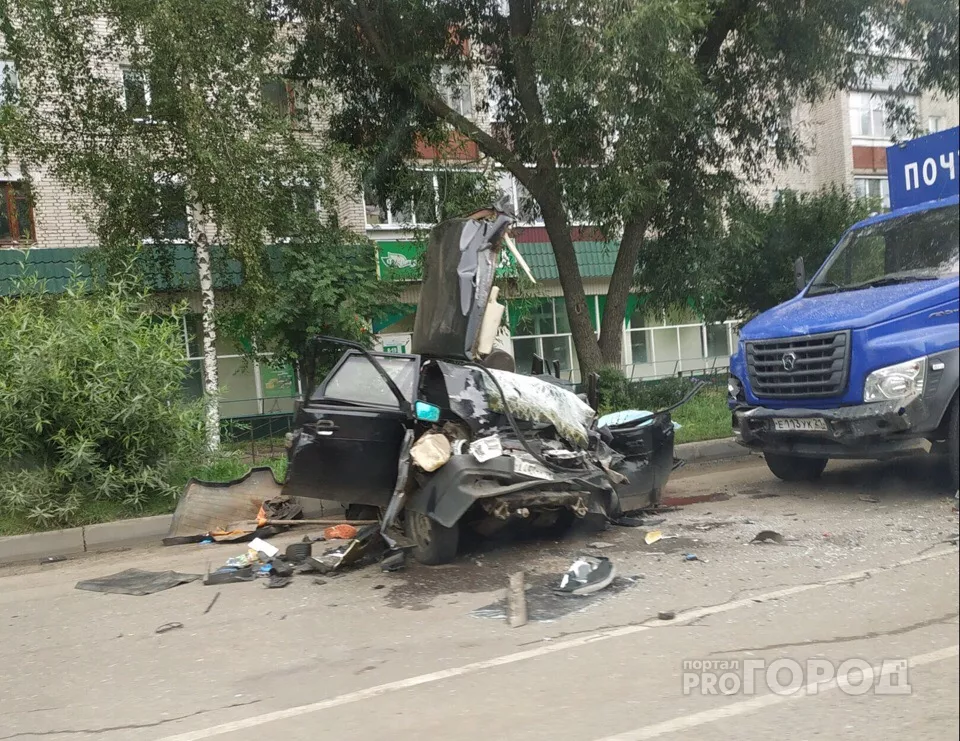 Фото к статье: В Канаше на "девятке" разбились два брата