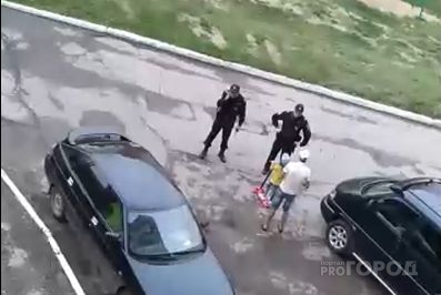 Маленькая дочь встала на защиту отца от полицейских в Новочебоксарске
