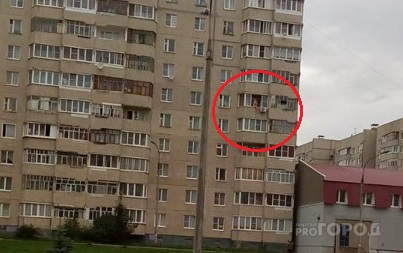 В Чебоксарах горожанин выпал с балкона 6 этажа и погиб