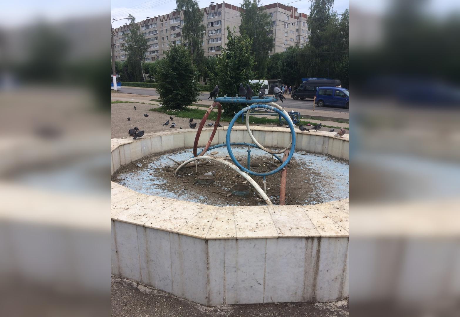 Чиновник о состоянии фонтана в микрорайоне Байконур: "Без комментариев"