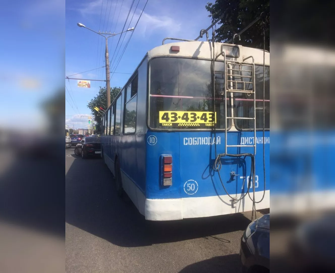 Фото к статье: В Чебоксарах двое пассажиров троллейбуса получили травмы из-за ДТП