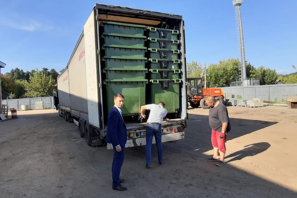 В Алатырский район привезли 156 мусорных контейнеров
