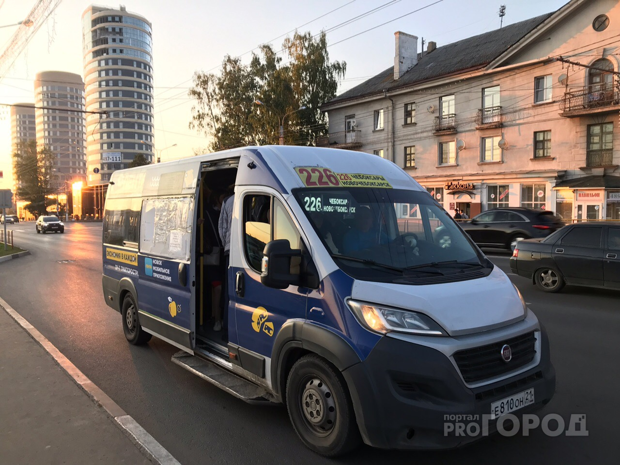 Пассажиры нелегальной маршрутки до Новочебоксарска требуют оплаты с помощью  ЕТК