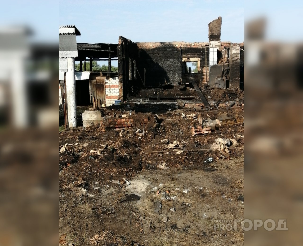 В Чувашии после пожара многодетная семья осталась без дома, требуется помощь