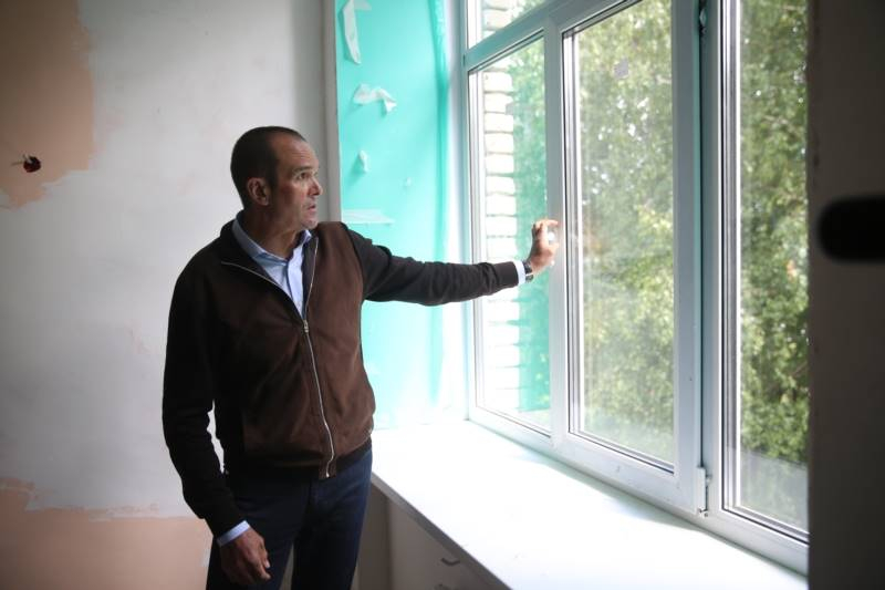 Игнатьев предложил многодетным семьям квартиру за передачу земли