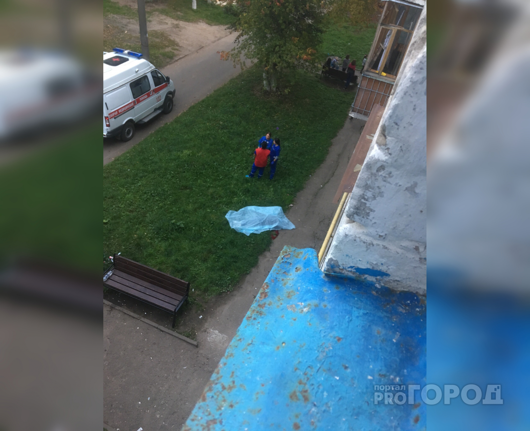 В Новочебоксарске женщина разбилась насмерть, выпав с балкона