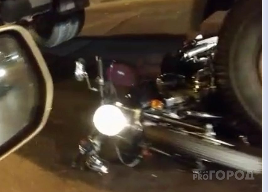 В Чебоксарах КамАЗ сбил мотоциклиста