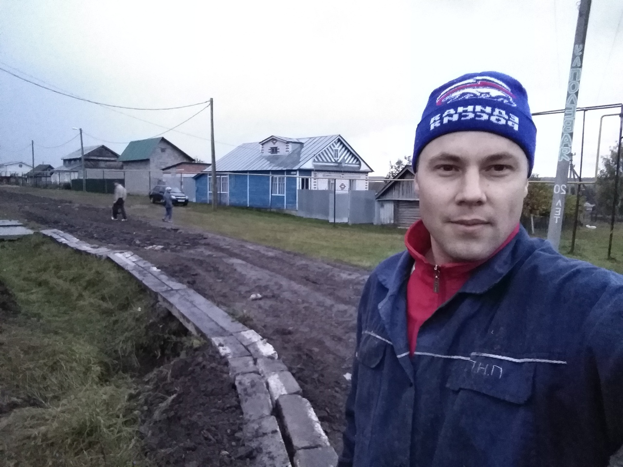 Жители чувашской деревни самостоятельно отремонтировали дорогу и нашли технику