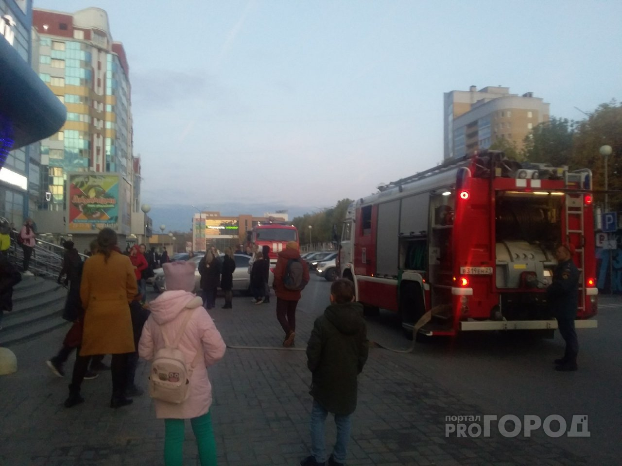 В Чебоксарах эвакуировали людей из "Волжского"