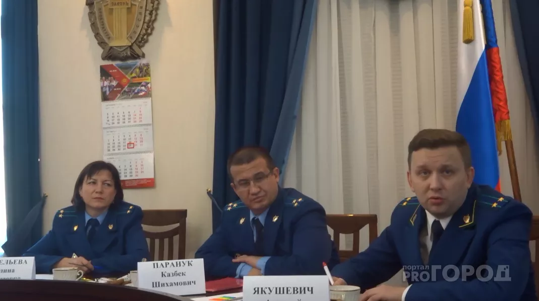 Фото к статье: Прокуратура обратила внимание, что богатые родители оказывают давление на менее обеспеченных