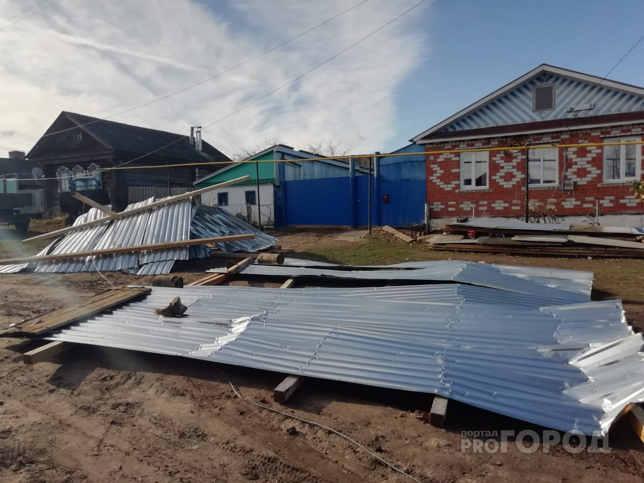 Мини-ураган унес крышу дома в Моргаушском районе