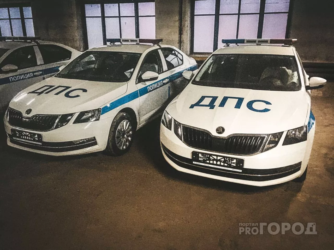 Фото к статье: В Чебоксары прибыл автовоз с новыми Skoda для ГИБДД