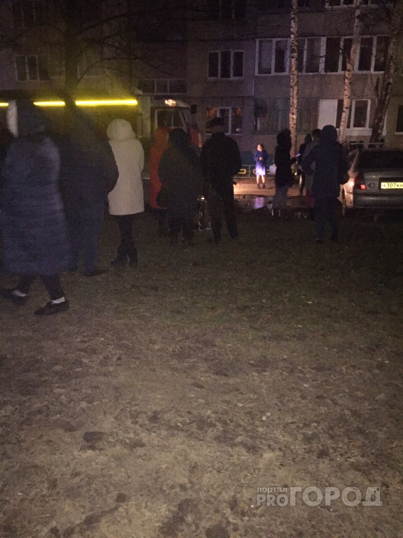 В Чебоксарах в многоквартирном доме произошел пожар: "Люди в панике выбегали на улицу"