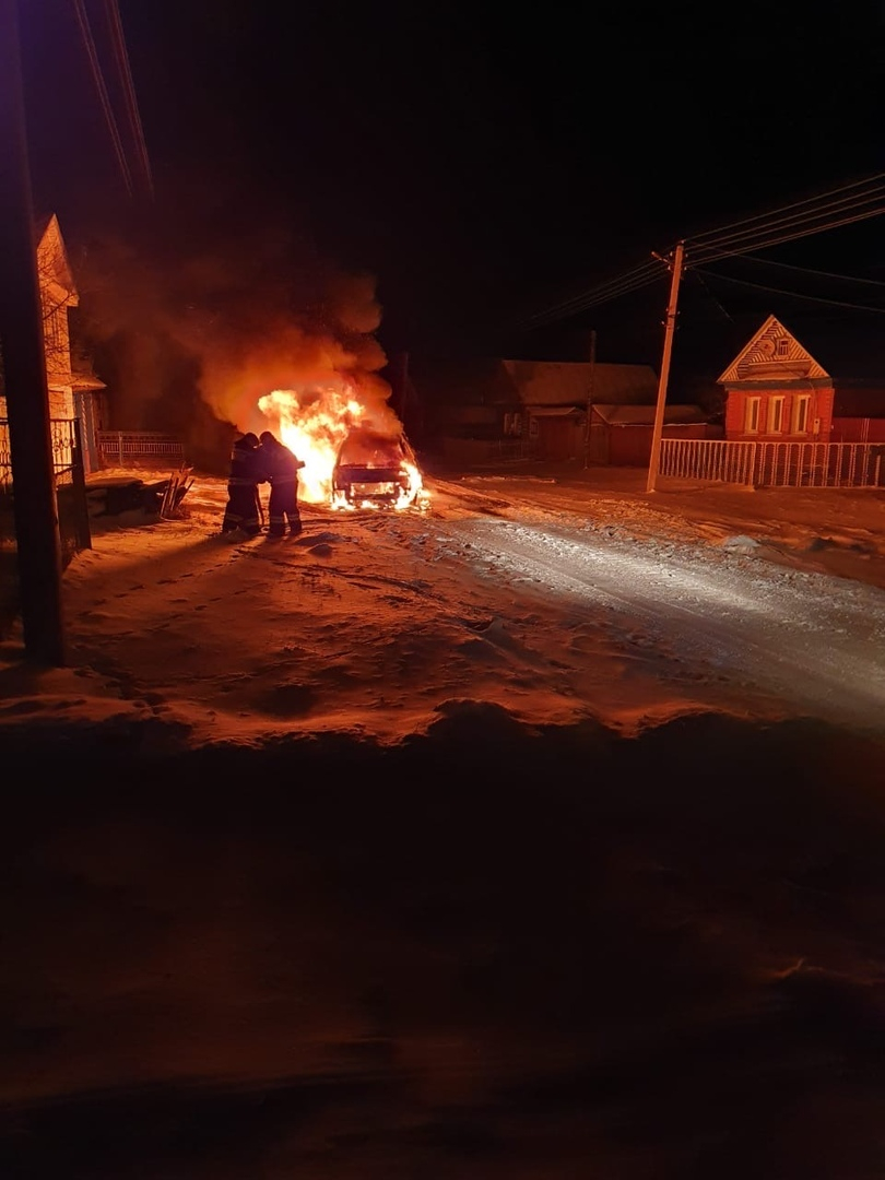 В Урмарском районе поздно ночью сгорел «Dodge Caravan», известна причина