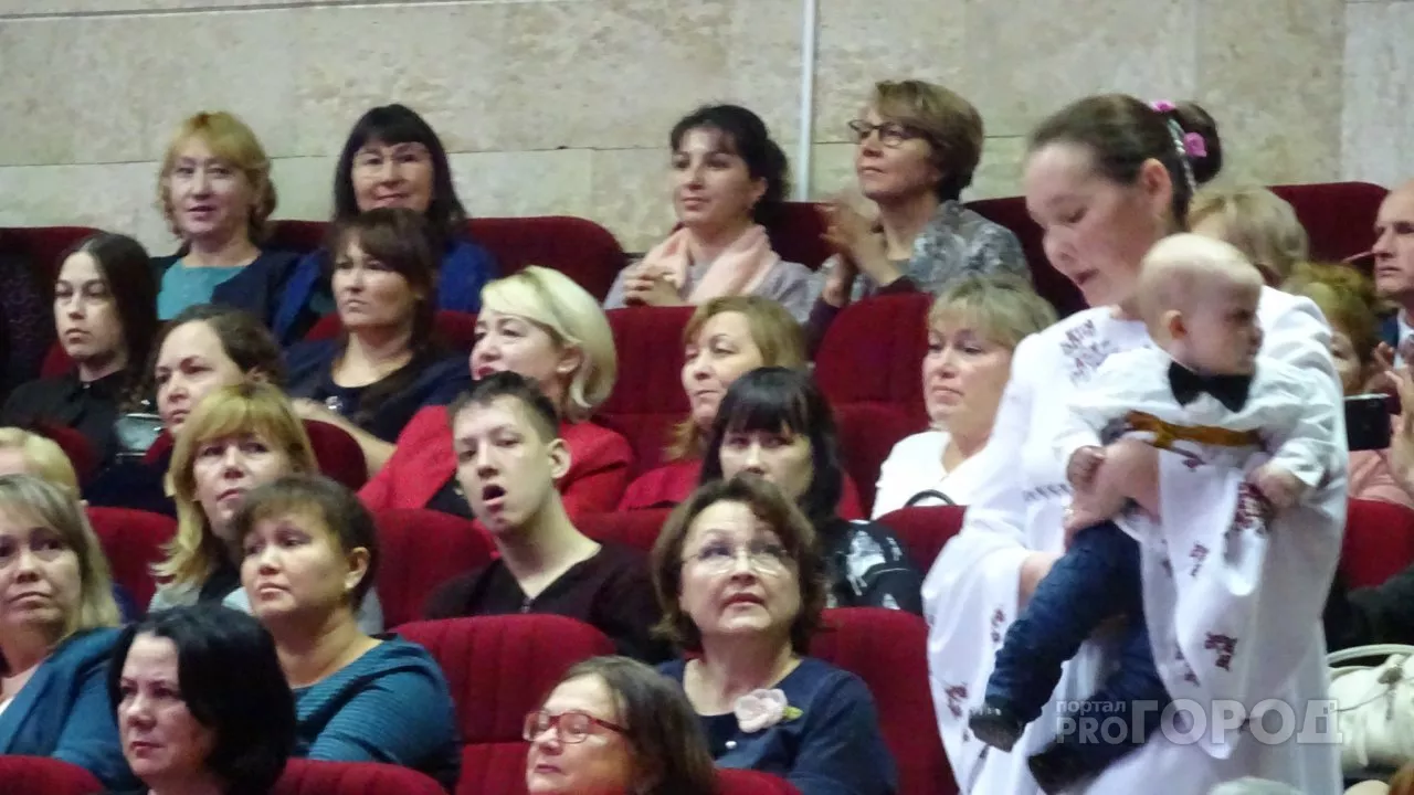 Фото к статье: Победительницу конкурса "Семья года" попросили выйти из зала из-за плачущего ребенка