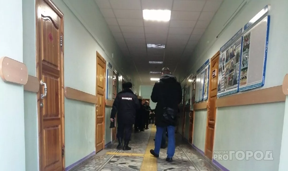 Фото к статье: Студентка пырнула ножом преподавателя экономического колледжа Чебоксар