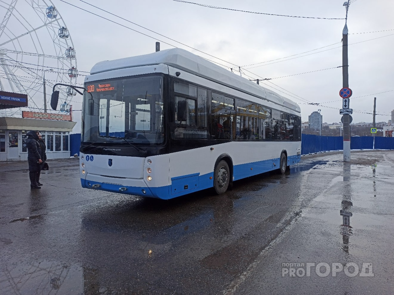 Новый троллейбус № 100 сломался на второй день работы