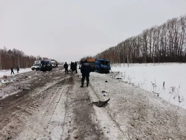 Фото к статье: Крупное ДТП в Урмарском районе унесло жизнь 40-летнего водители иномарки