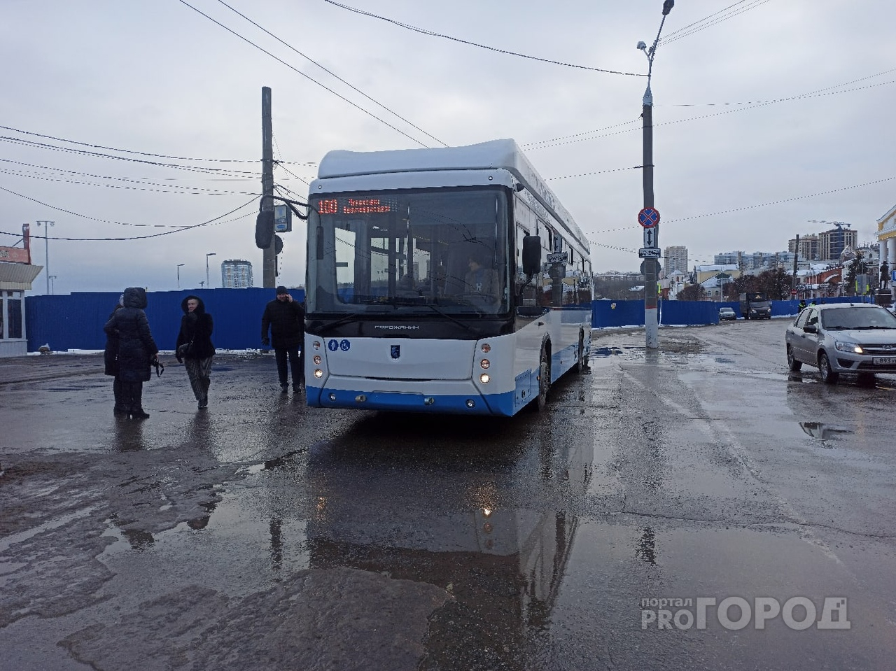 "Безрогий" троллейбус № 100 до сих пор не могут починить
