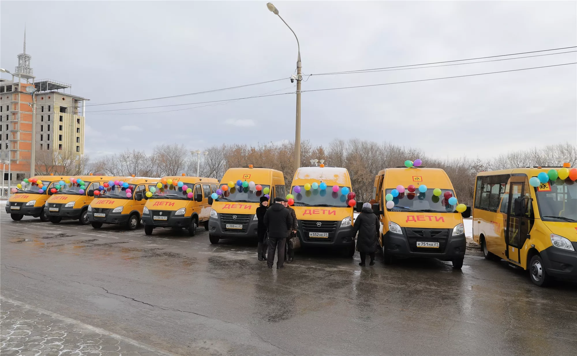 Фото к статье: Изношенные школьные автобусы заменят на новые