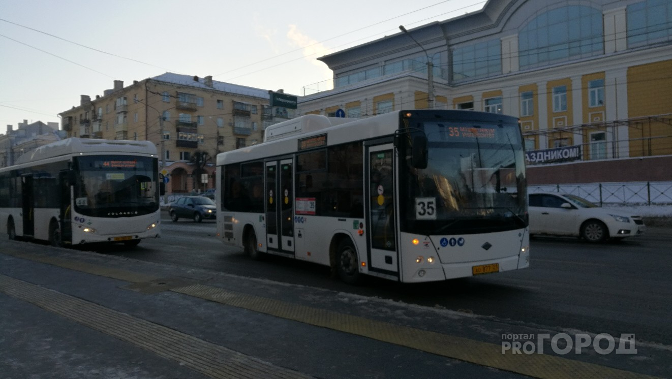 Автобусы маршрута № 35 продают, чтобы заменить на менее тесные