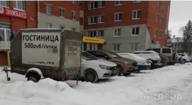 Фото к статье: Хостел присвоил землю под парковку в Чебоксарах у жилого дома и гонял оттуда горожан